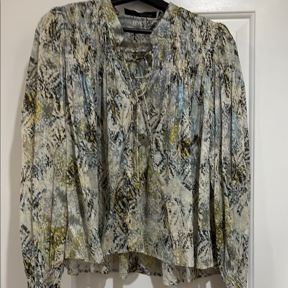 Elegant Women's Patterned Blouse